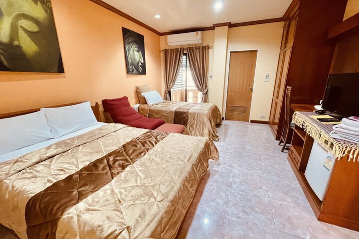 Room 8 of 19