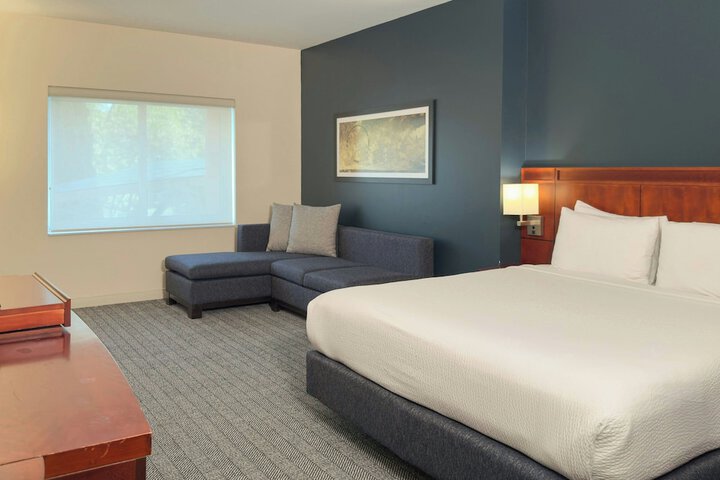Room 16 of 72