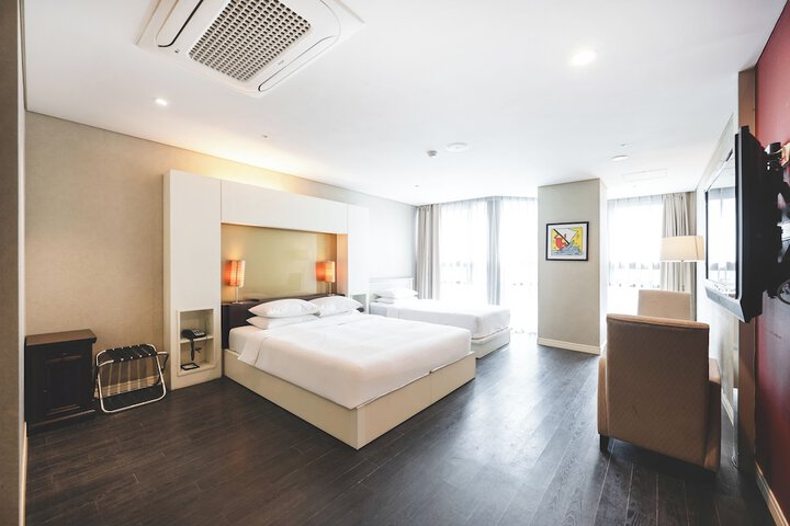 Room 70 of 151