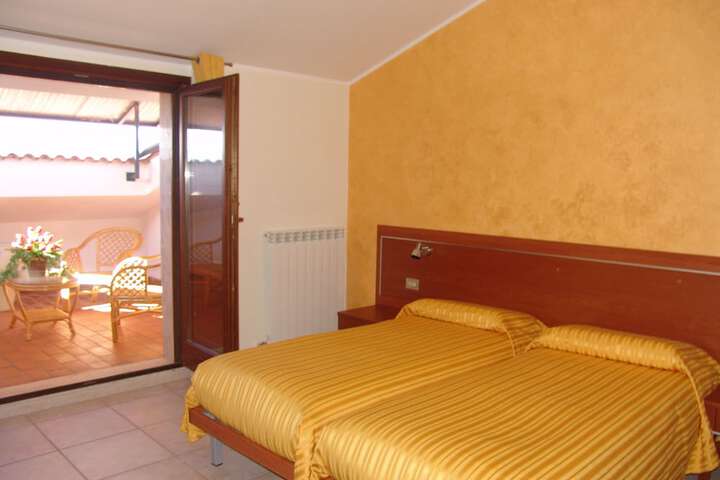 Room 8 of 37