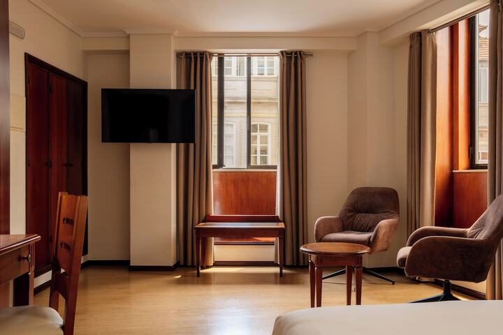 Room 28 of 53