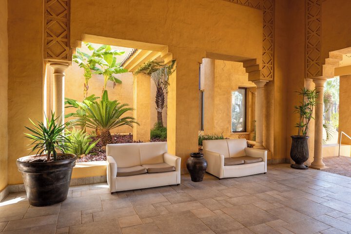 Entrance & Lobby
