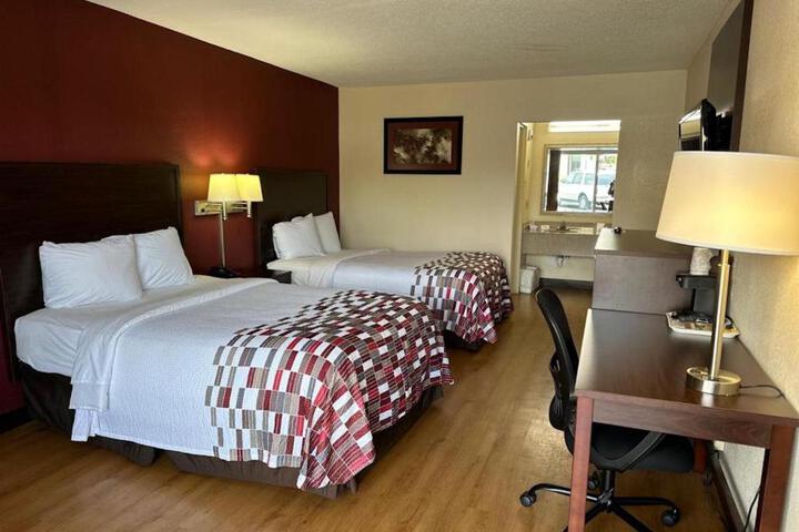 Deluxe 2 Double Beds (8 of 8)