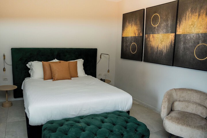 Room 32 of 145