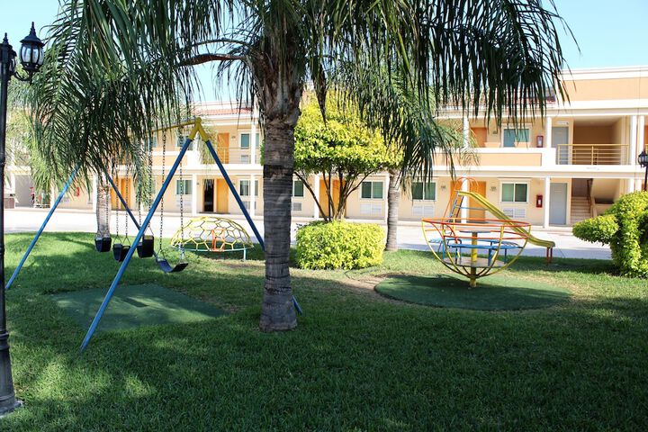 Hotel Exterior 55 of 60