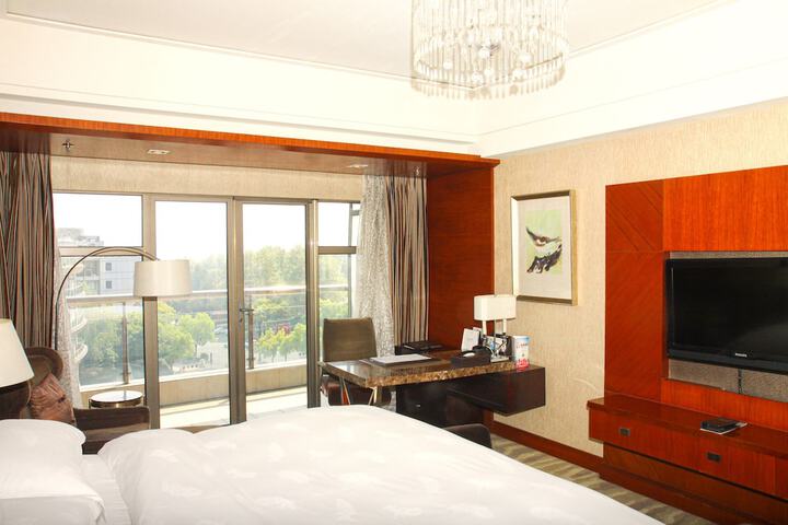 Room 7 of 85