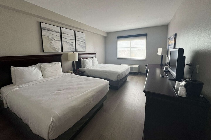 2 Queen Beds (3 of 10)