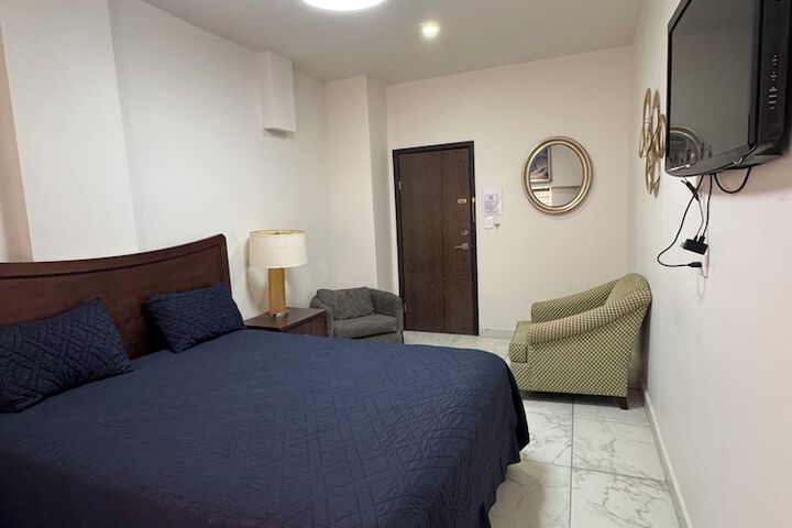 Room 4 of 10
