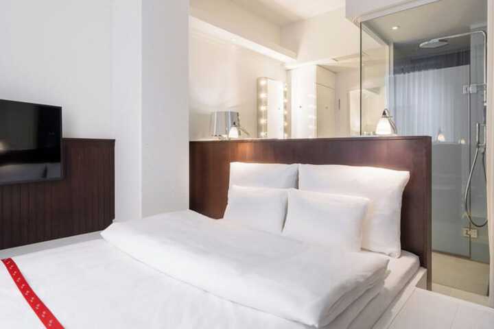 Room 21 of 83