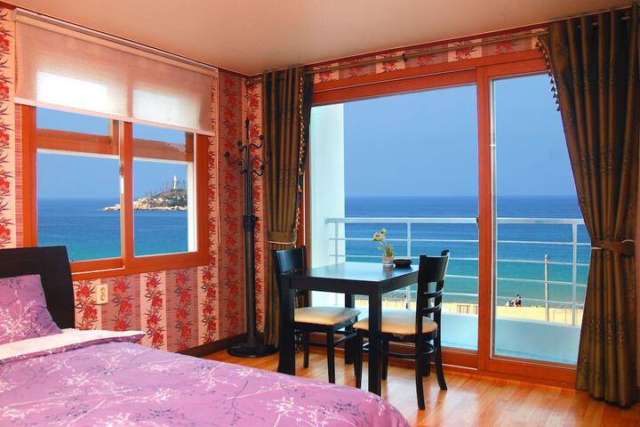 Room 5 of 16