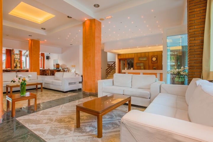Entrance & Lobby
