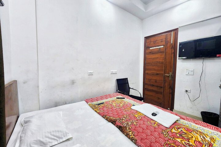 Room 5 of 28
