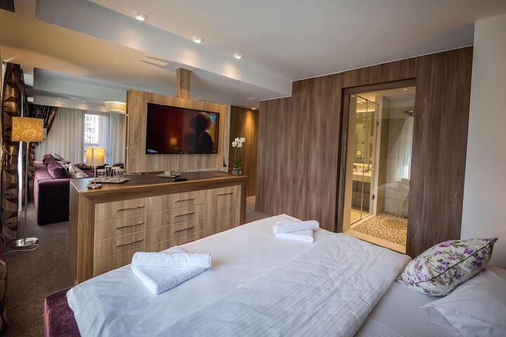 Room 18 of 38