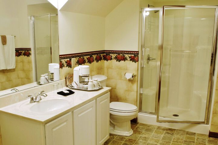 Room 6 of 200