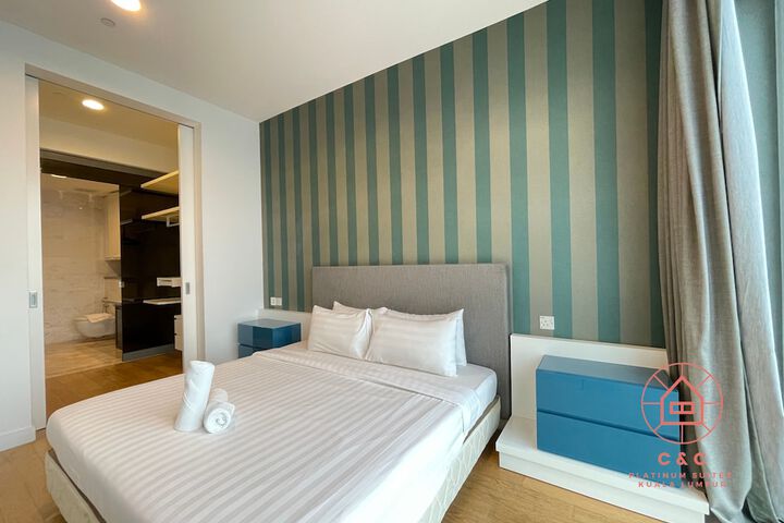 Room 7 of 93