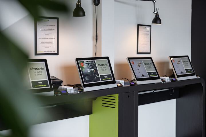 Check-in/check-out kiosk