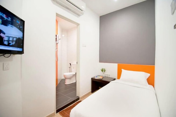 Room 10 of 48