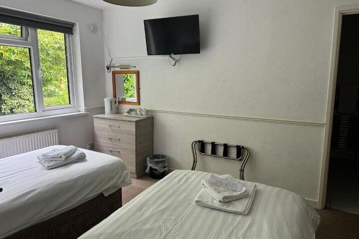 Room 3 of 32