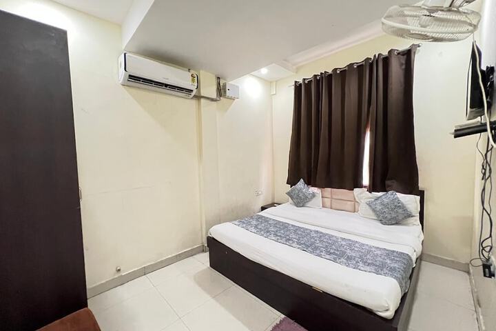 Room 5 of 10
