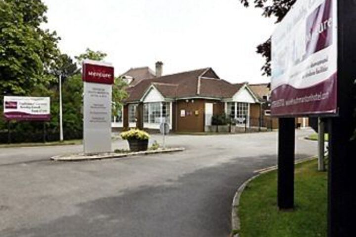 南马斯顿酒店和休闲俱乐部(South Marston Hotel and Leisure Club)
