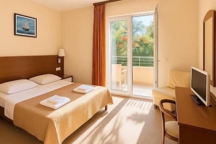 Room 3 of 22