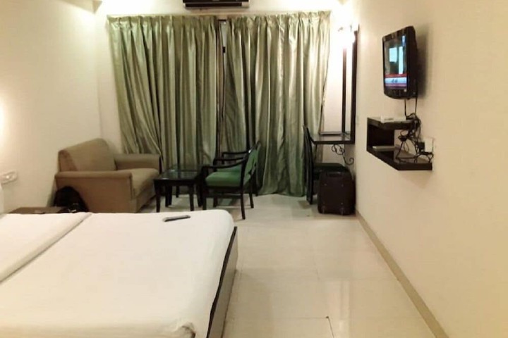 Room 3 of 10
