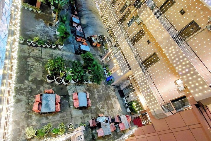 Dining 53 of 79