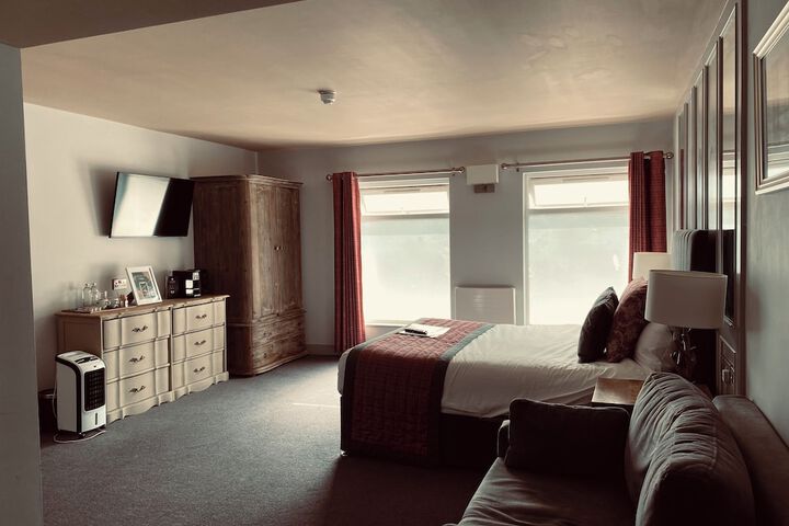 Room 13 of 32