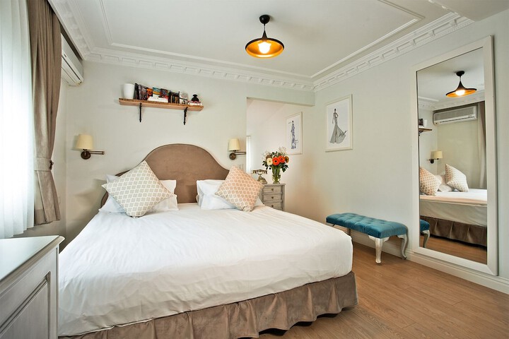 Room 7 of 25