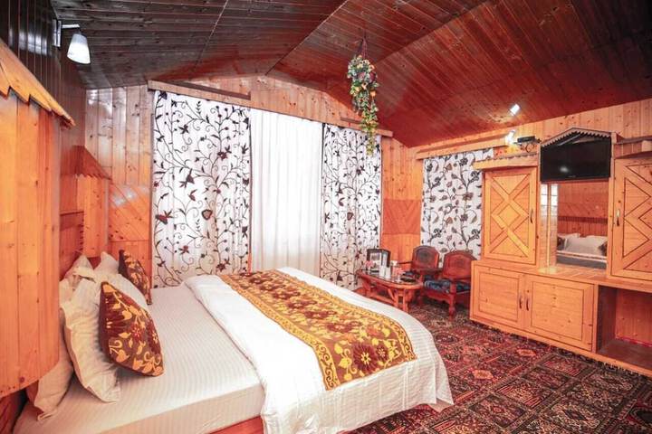 Room 3 of 10