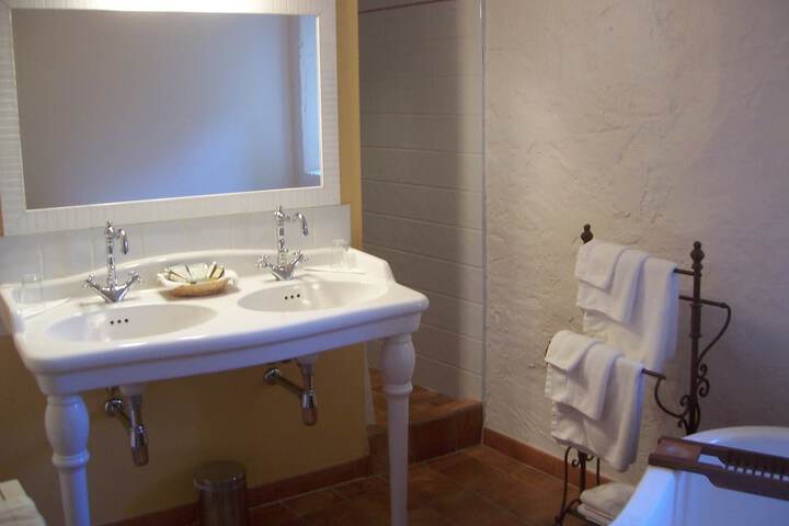 Room 14 of 110