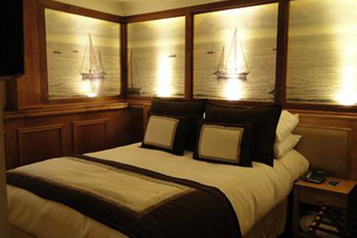 Room 14 of 50