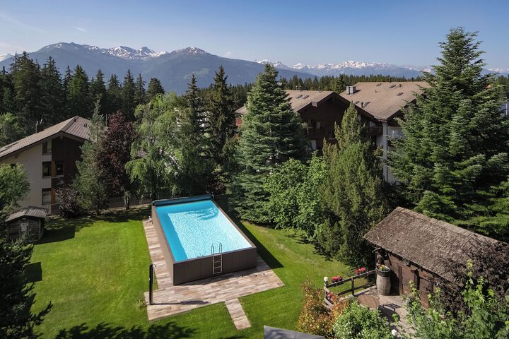 Pools & Facilities
