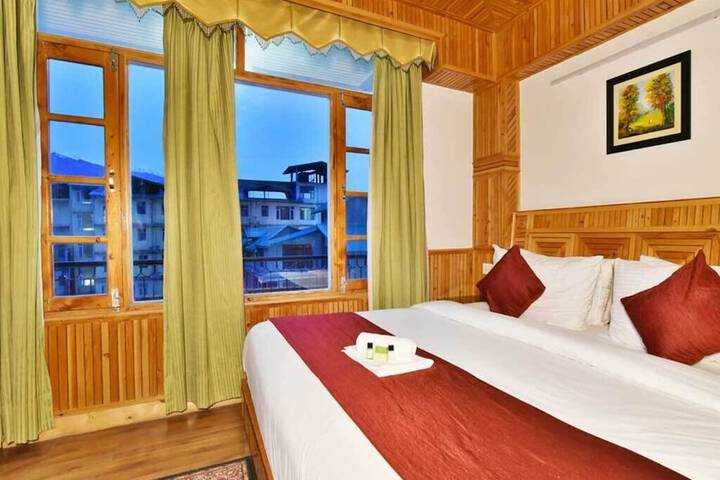 Room 4 of 11