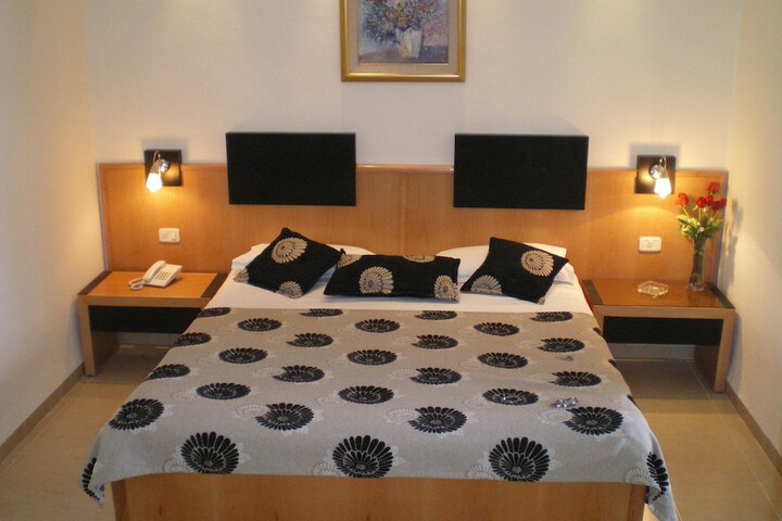 Room 13 of 71