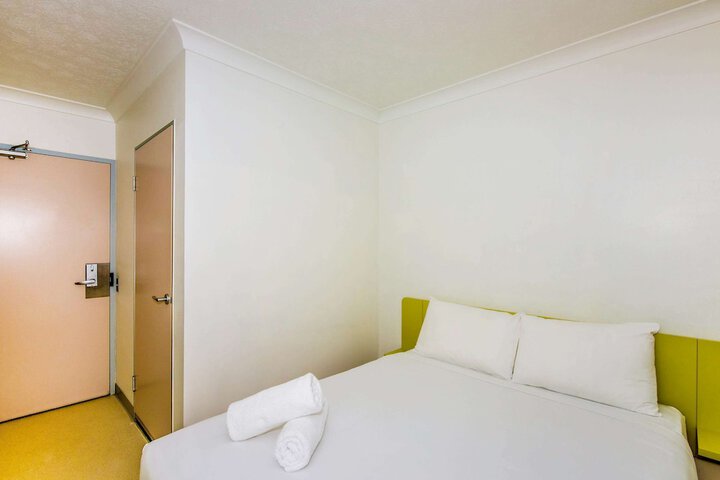 Room 12 of 38