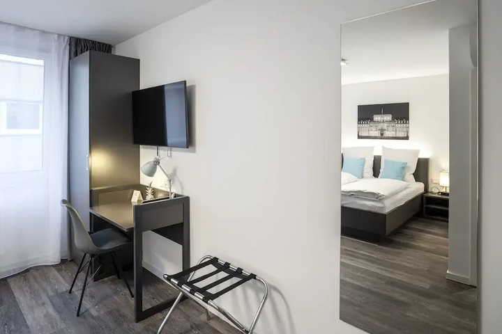 Room 2 of 3