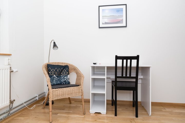 Room 6 of 28