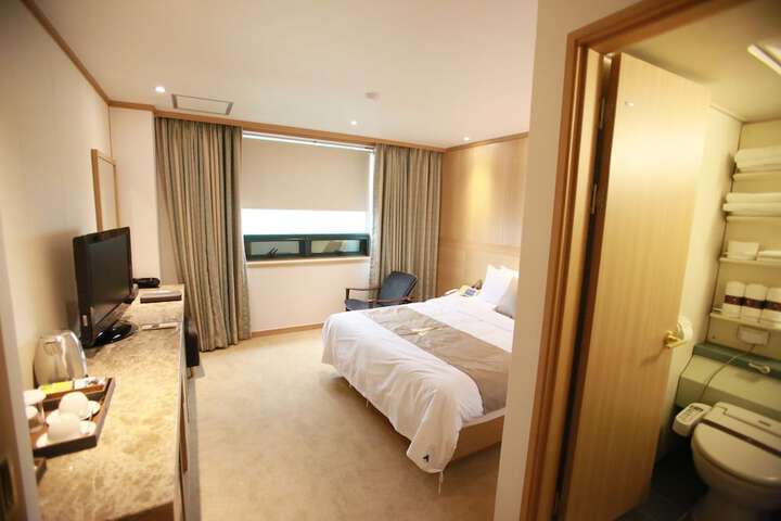 Room 3 of 50