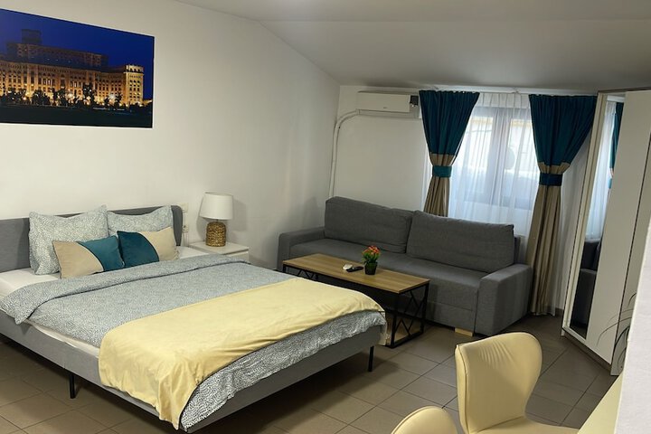 Room 52 of 109