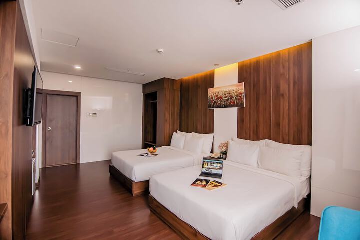 Room 12 of 76