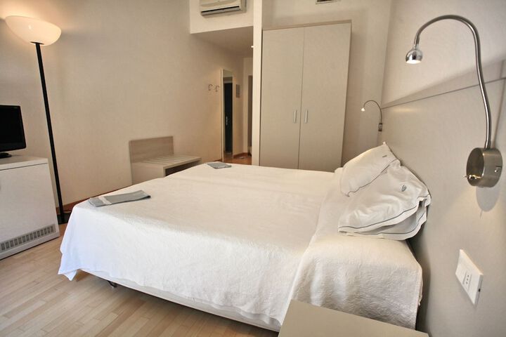 Room 10 of 39
