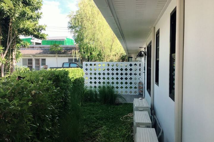 Hotel Exterior 33 of 37