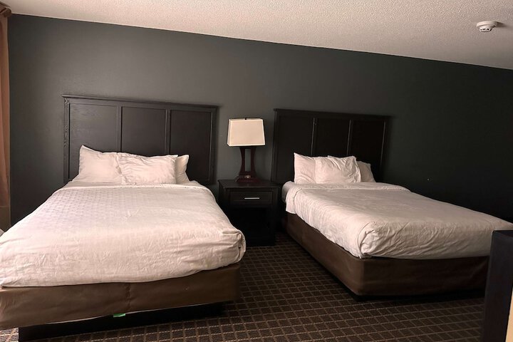 2 Queen Beds (4 of 8)