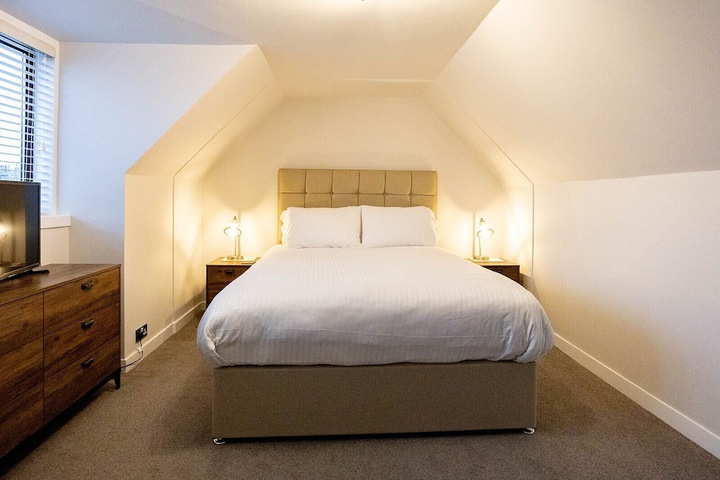 Room 16 of 34