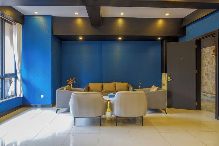 Room 8 of 30