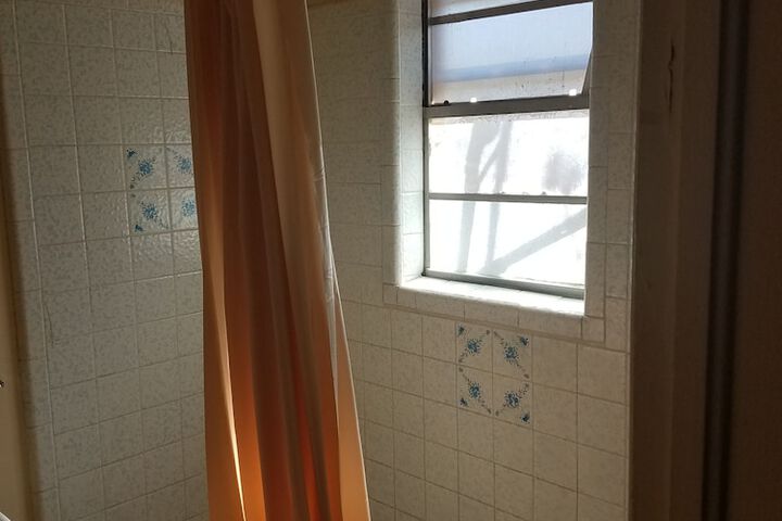 Room 9 of 14
