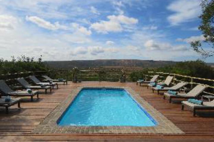 Pool 10 of 26