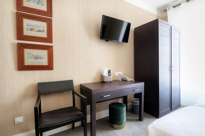 Room 8 of 63