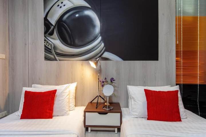 Room 28 of 84